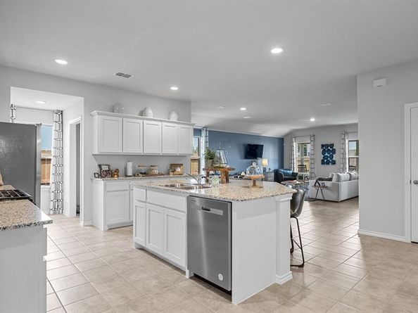 1741  GILLENS Avenue , Fort Worth Texas 76140