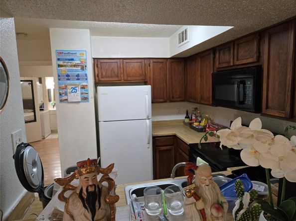 9801  Walnut Street  102, Dallas Texas 75243