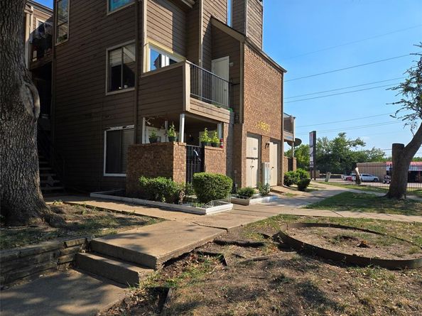 9801  Walnut Street  102, Dallas Texas 75243
