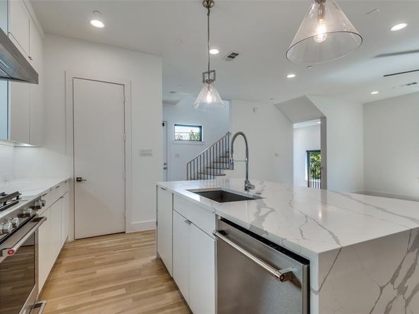 2703  Kimsey Drive  101, Dallas Texas 75235