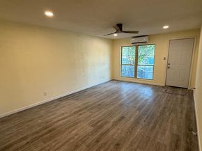 5065  Ridglea Lane  1009, Fort Worth Texas 76116