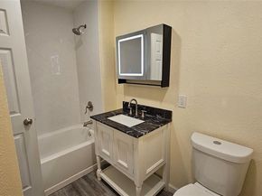 5065  Ridglea Lane  1009, Fort Worth Texas 76116
