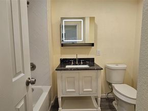5065  Ridglea Lane  1009, Fort Worth Texas 76116