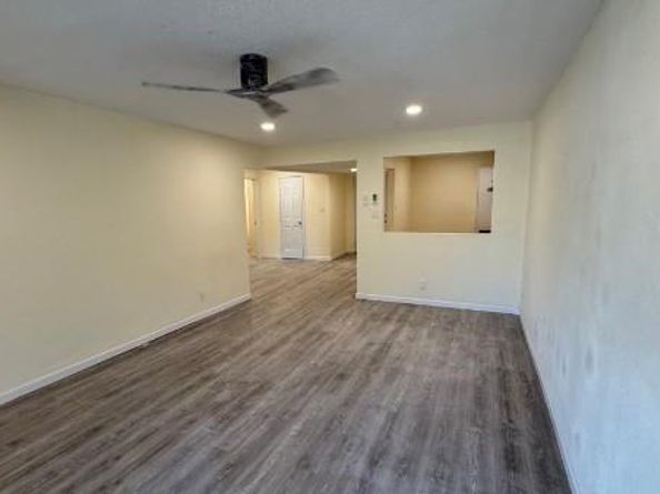 5065  Ridglea Lane  1009, Fort Worth Texas 76116