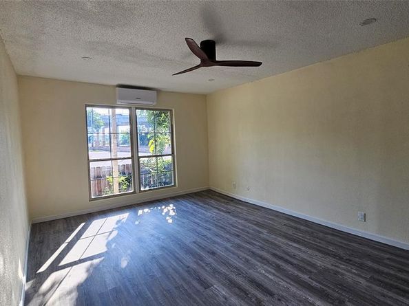 5065  Ridglea Lane  1009, Fort Worth Texas 76116