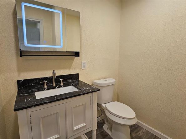5065  Ridglea Lane  1009, Fort Worth Texas 76116