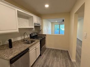 5065  Ridglea Lane  1009, Fort Worth Texas 76116