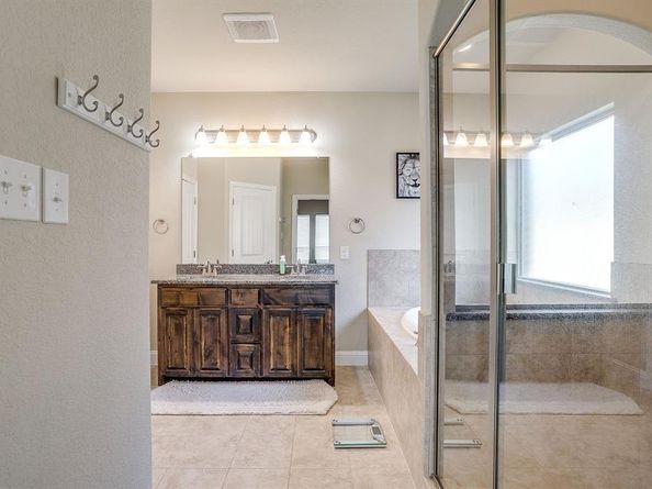 573  Ascot Way , Azle Texas 76020