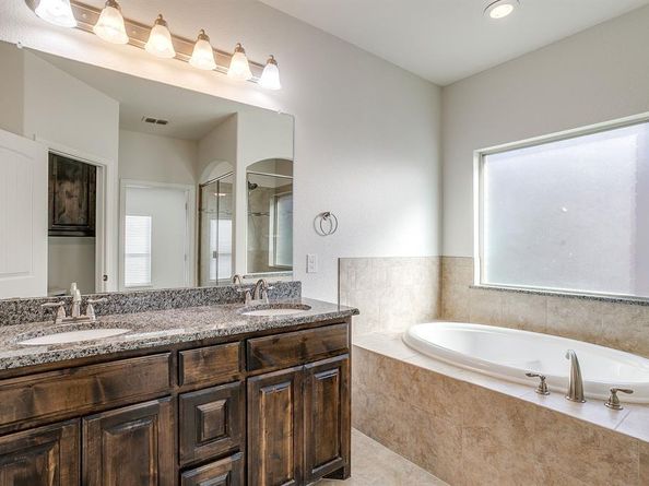 573  Ascot Way , Azle Texas 76020