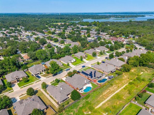 573  Ascot Way , Azle Texas 76020