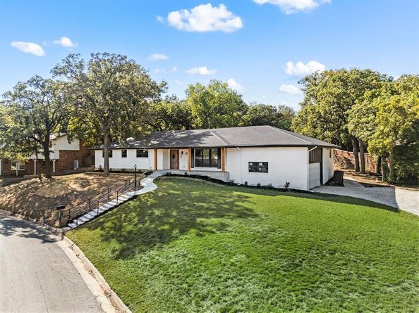 1200  Tanglewood Trail , Euless Texas 76040