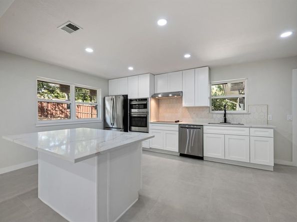 1200  Tanglewood Trail , Euless Texas 76040