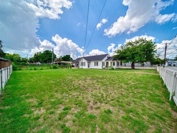 617  Blandin Street , Fort Worth Texas 76111