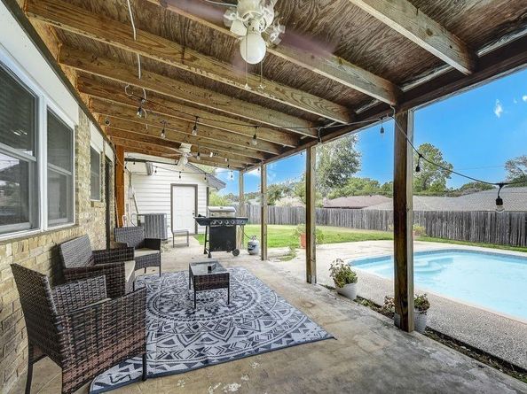 905  Pinehurst Drive , Arlington Texas 76012