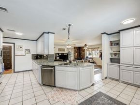 905  Pinehurst Drive , Arlington Texas 76012