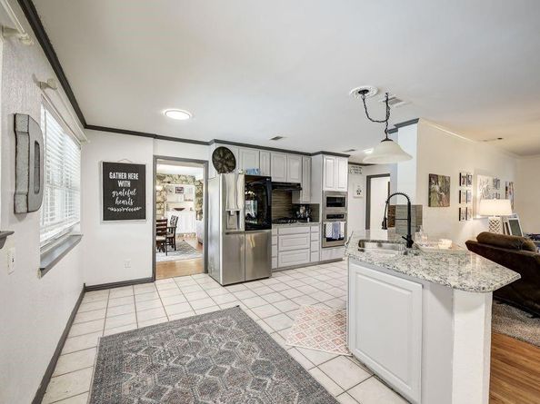 905  Pinehurst Drive , Arlington Texas 76012