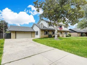 905  Pinehurst Drive , Arlington Texas 76012