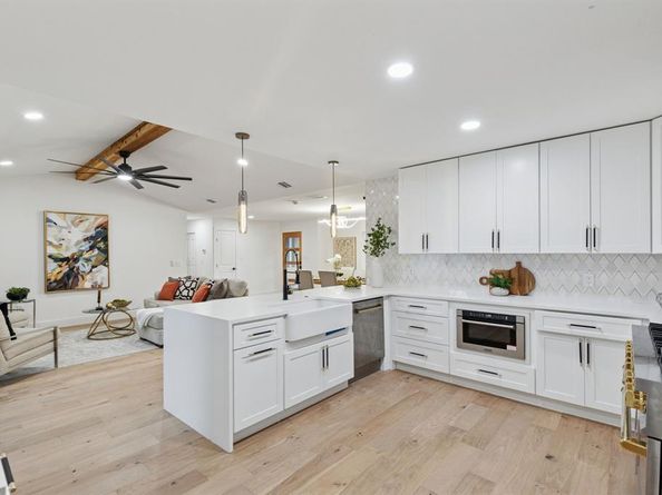 6333  Town Hill Lane , Dallas Texas 75214