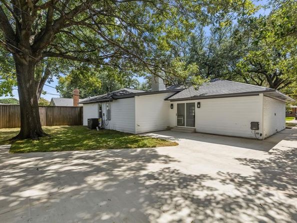 6333  Town Hill Lane , Dallas Texas 75214