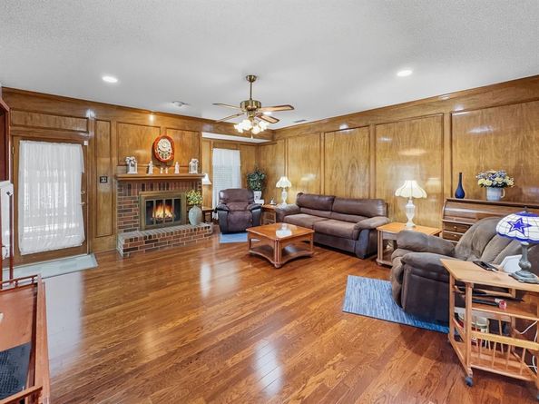 302  Apollo Road , Garland Texas 75040