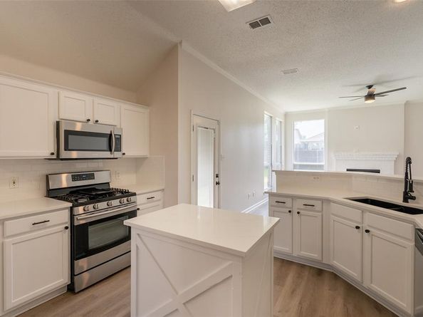 6909  Highland Crest Lane , Sachse Texas 75048