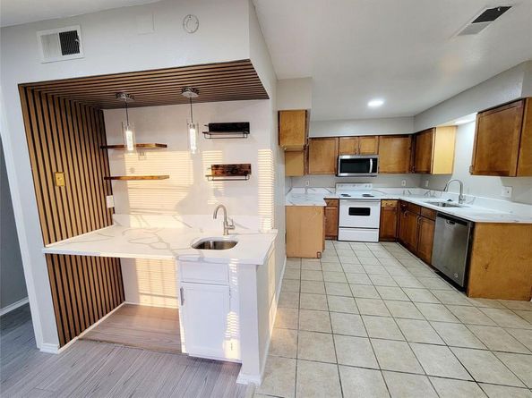 5722  Marvin Loving Drive  228, Garland Texas 75043