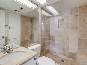 10211  Regal Oaks Drive  220, Dallas Texas 75230