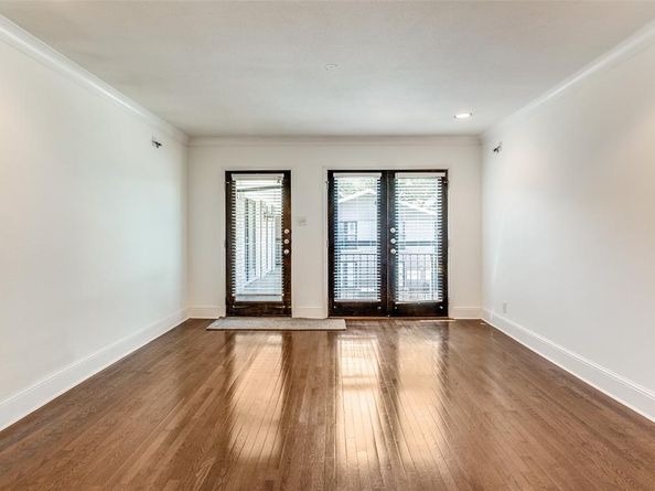 10211  Regal Oaks Drive  220, Dallas Texas 75230