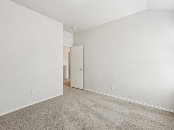 533  Crown Oaks Drive , Fort Worth Texas 76131