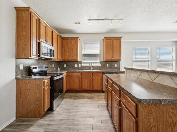533  Crown Oaks Drive , Fort Worth Texas 76131
