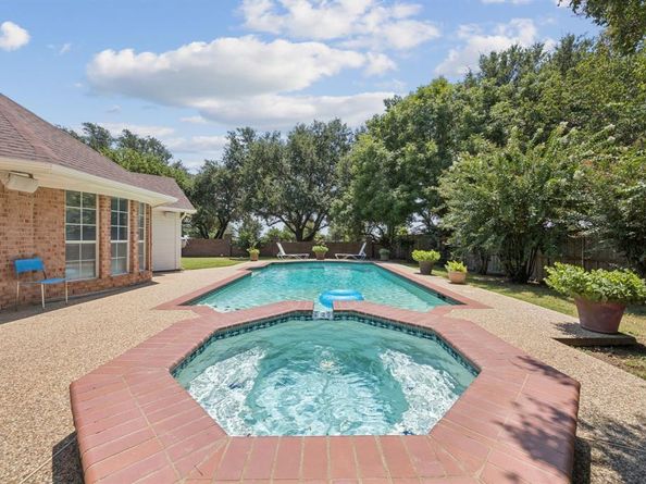 6320  Merritt Way Court , Arlington Texas 76018