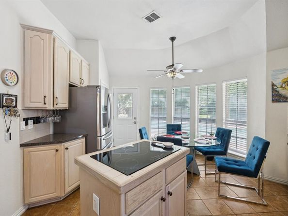 6320  Merritt Way Court , Arlington Texas 76018