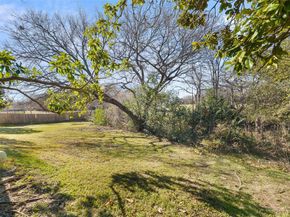 714  Oakwood Trail , Fort Worth Texas 76112