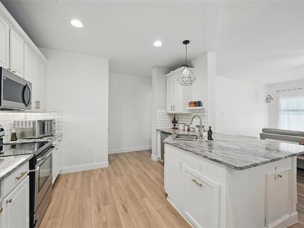 1828  Brown Thrasher Boulevard , Savannah Texas 76227