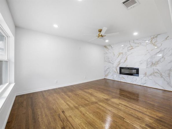 10209  Casa View Drive , Dallas Texas 75228