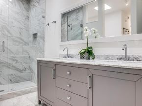 4242  Buena Vista Street  22, Dallas Texas 75205