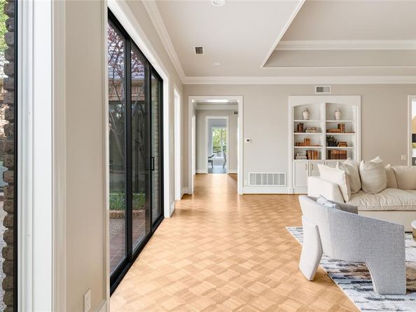 29  Saint Laurent Place , Dallas Texas 75225