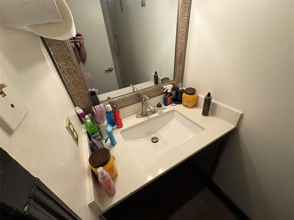 7152  Fair Oaks Avenue  1022, Dallas Texas 75231