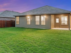 1421  CANTERBURY Trail , DeSoto Texas 75115