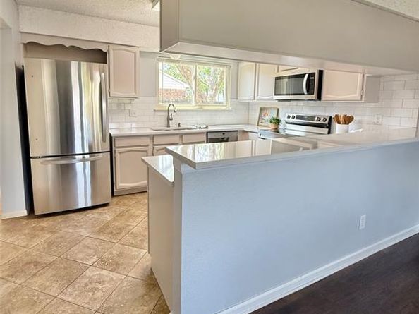 2621  Bayberry Lane , Euless Texas 76039