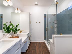 206 S Edgefield Avenue , Dallas Texas 75208