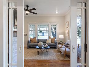 206 S Edgefield Avenue , Dallas Texas 75208