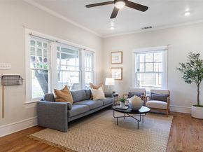 206 S Edgefield Avenue , Dallas Texas 75208
