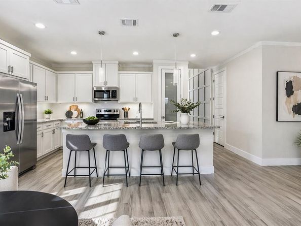 1701  Morris Street , Dallas Texas 75212