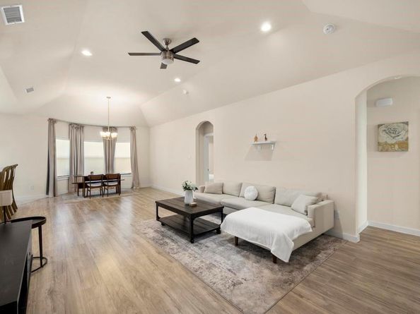 2815 E Overton Road , Dallas Texas 75216