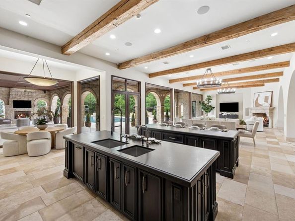 690 S Peytonville Avenue , Southlake Texas 76092