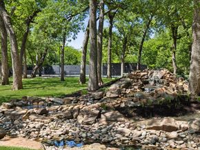690 S Peytonville Avenue , Southlake Texas 76092