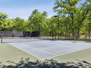 690 S Peytonville Avenue , Southlake Texas 76092