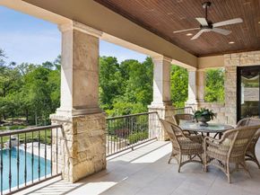 690 S Peytonville Avenue , Southlake Texas 76092