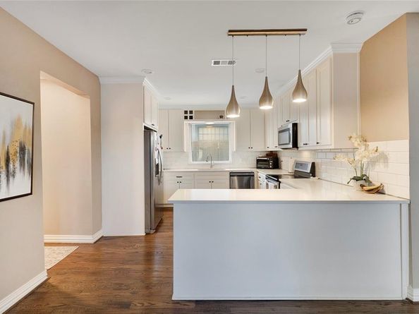 828  Elsbeth Street , Dallas Texas 75208